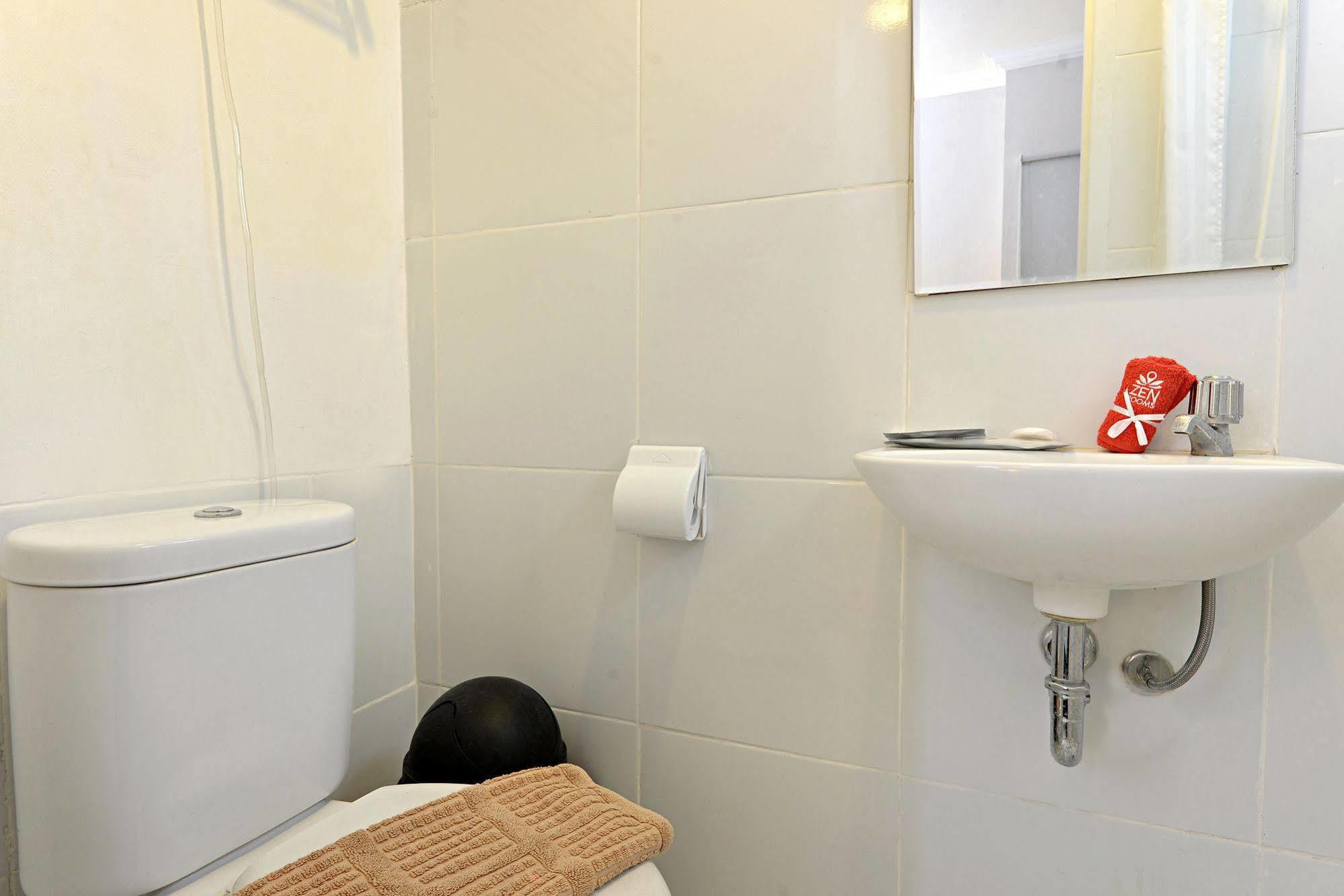Zen Rooms Basic Tangerang Aeropolis Luaran gambar