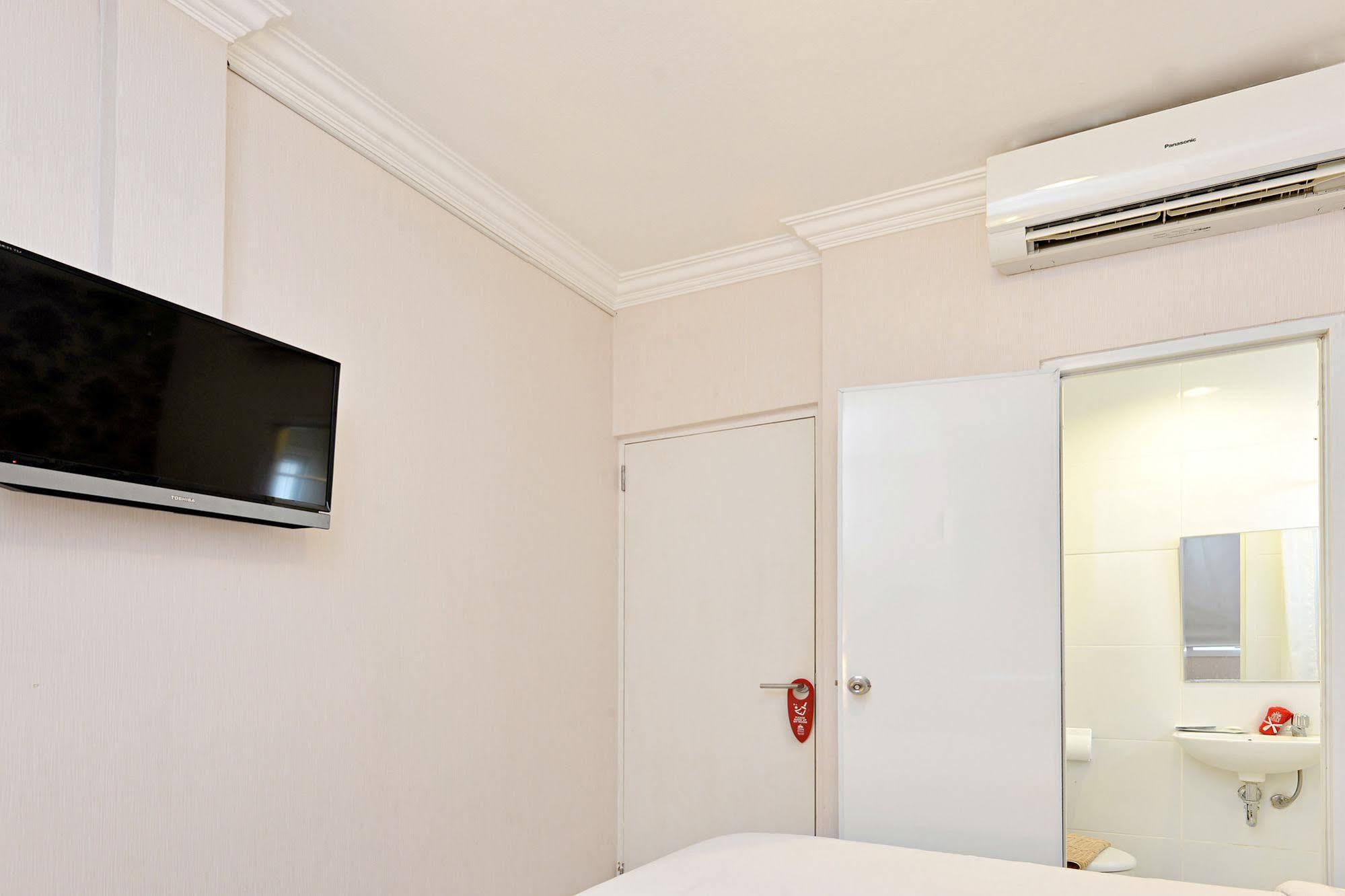 Zen Rooms Basic Tangerang Aeropolis Luaran gambar