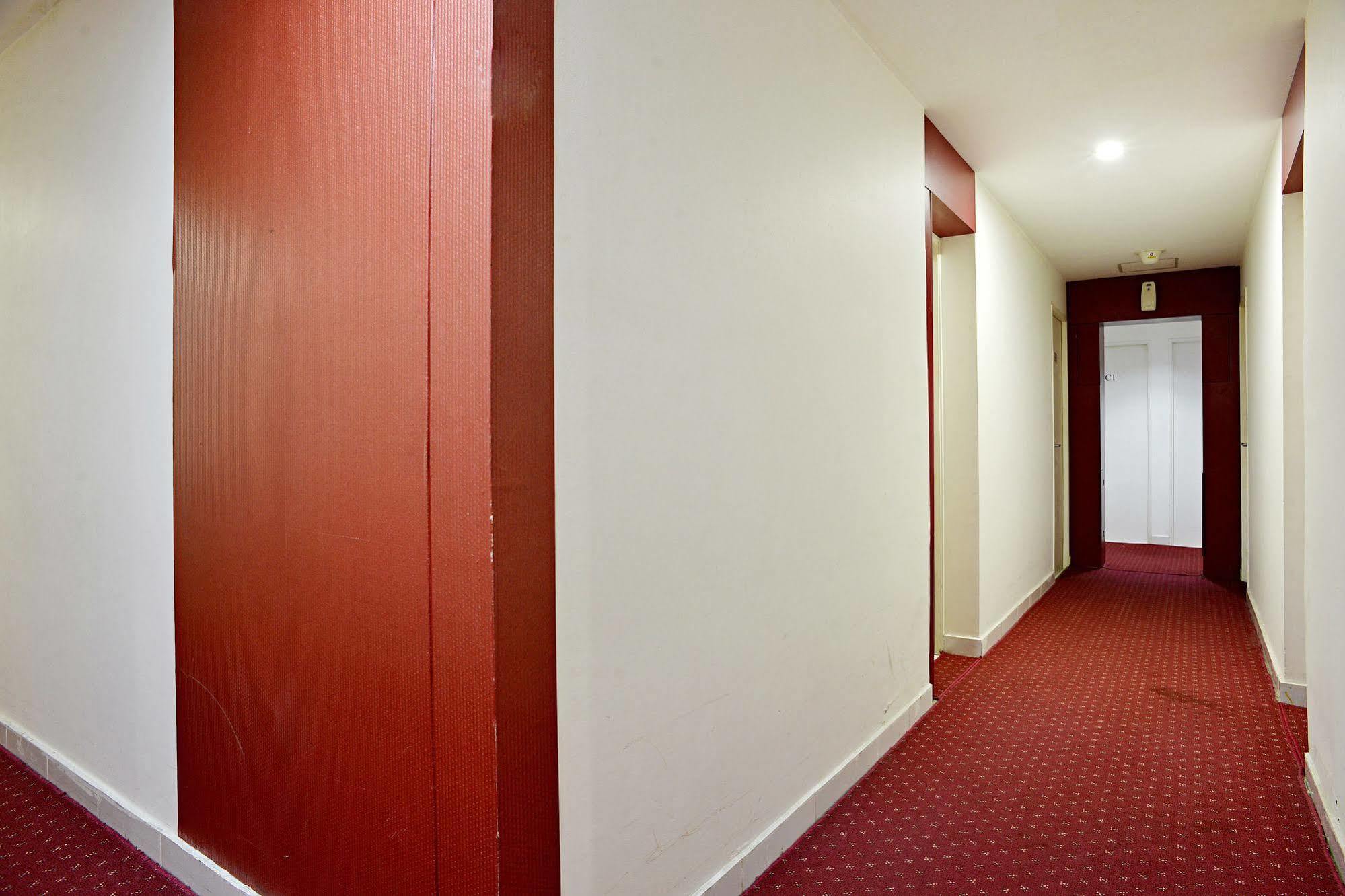 Zen Rooms Basic Tangerang Aeropolis Luaran gambar